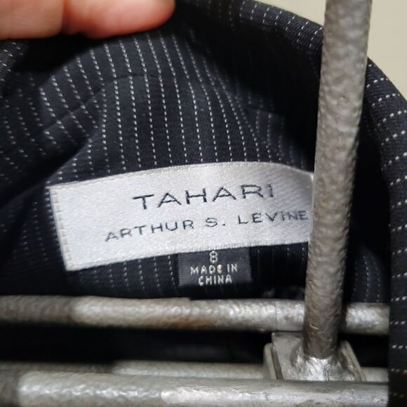 Tahari blazer  - Picture 4 of 4